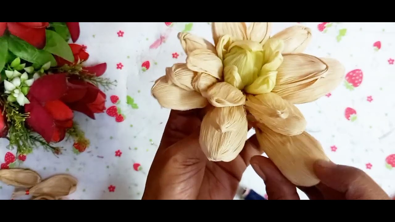 Corn husk flower making | best out of waste | beautiful flowers decoration#diy#cornhusk#decoration 