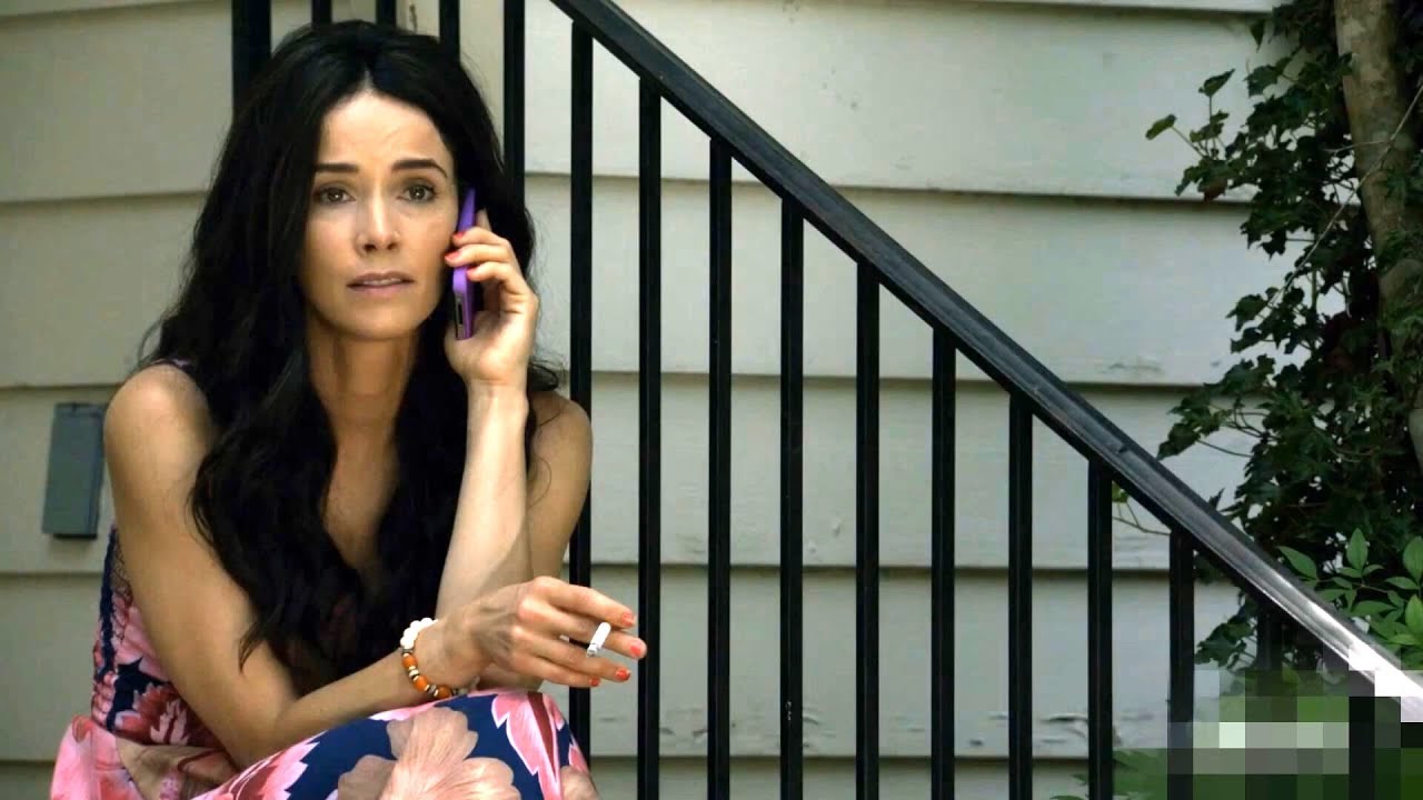 Abigail Spencer smoking cigarette  🚬