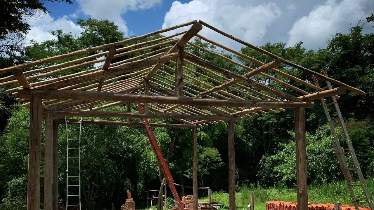 Rancho r&uacute;stico de eucalipto roli&ccedil;o