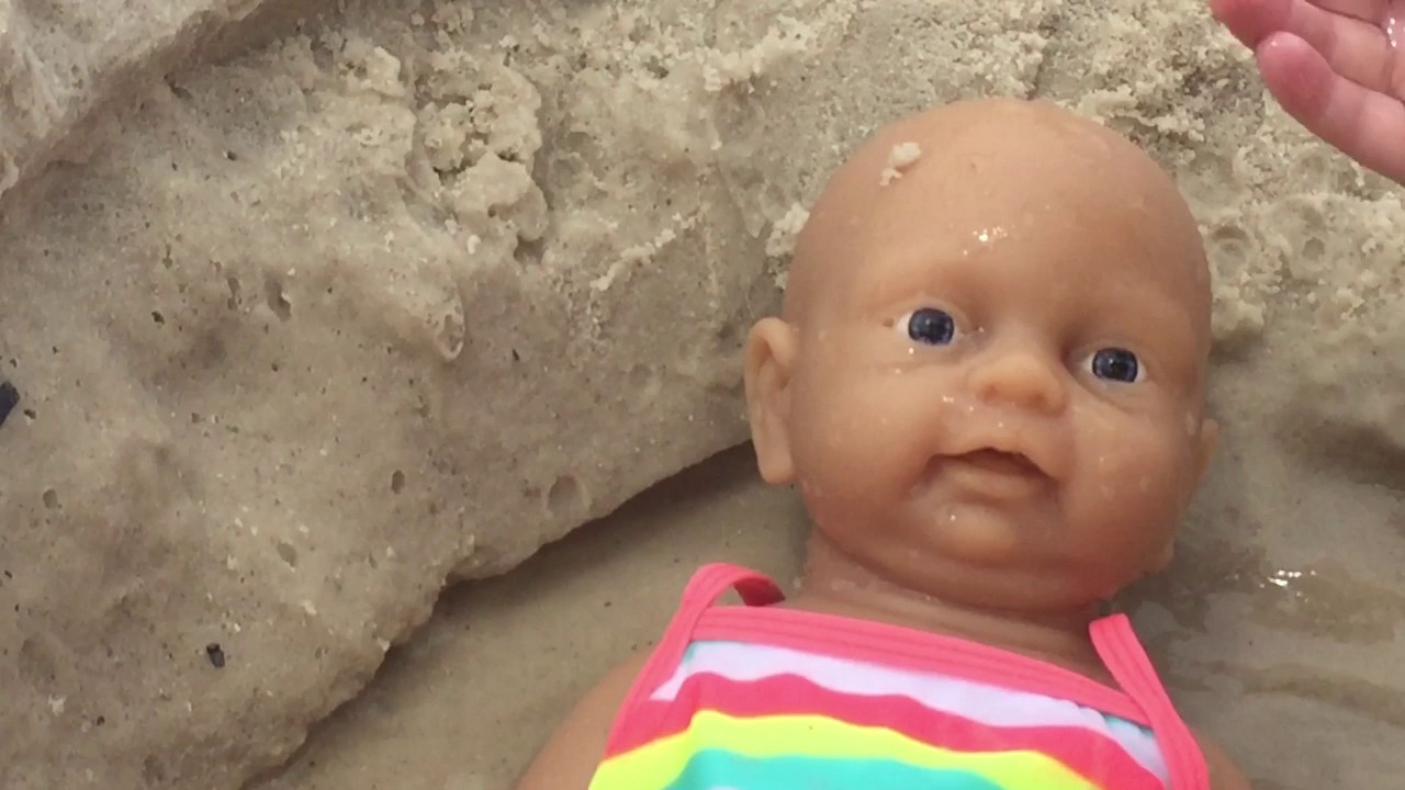 Silicone Olivia and Ashton Drake Charlie goes to the BEACH for the first time! Reborns go to beach!