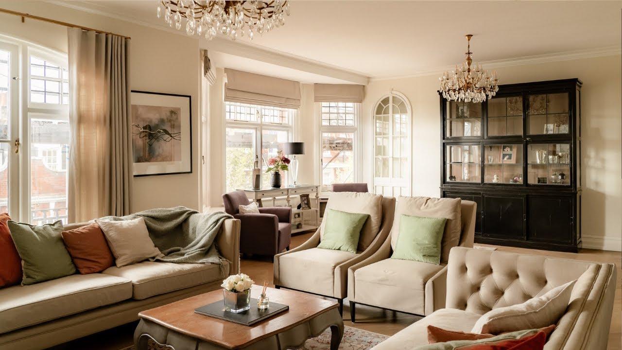Elegant duplex apartment in a sought-after portered mansion block in Chelsea
