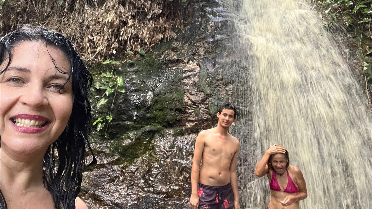 CACHOEIRAS E CASA NA FLORESTA EM SERRINHA DA PRATA