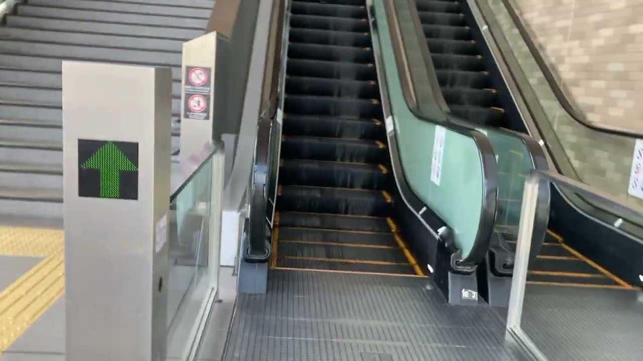 岩国駅改訂版東口側の東芝エスカレーター