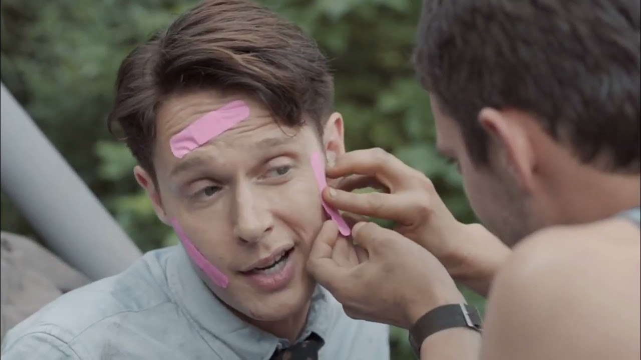 Dirk Gently being a disaster for 15 minutes straight (S1)