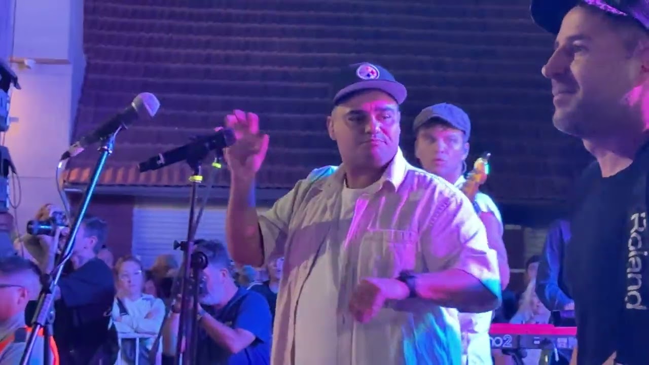 operando y sonorizando a Los Totora en vivo Mar del plata 