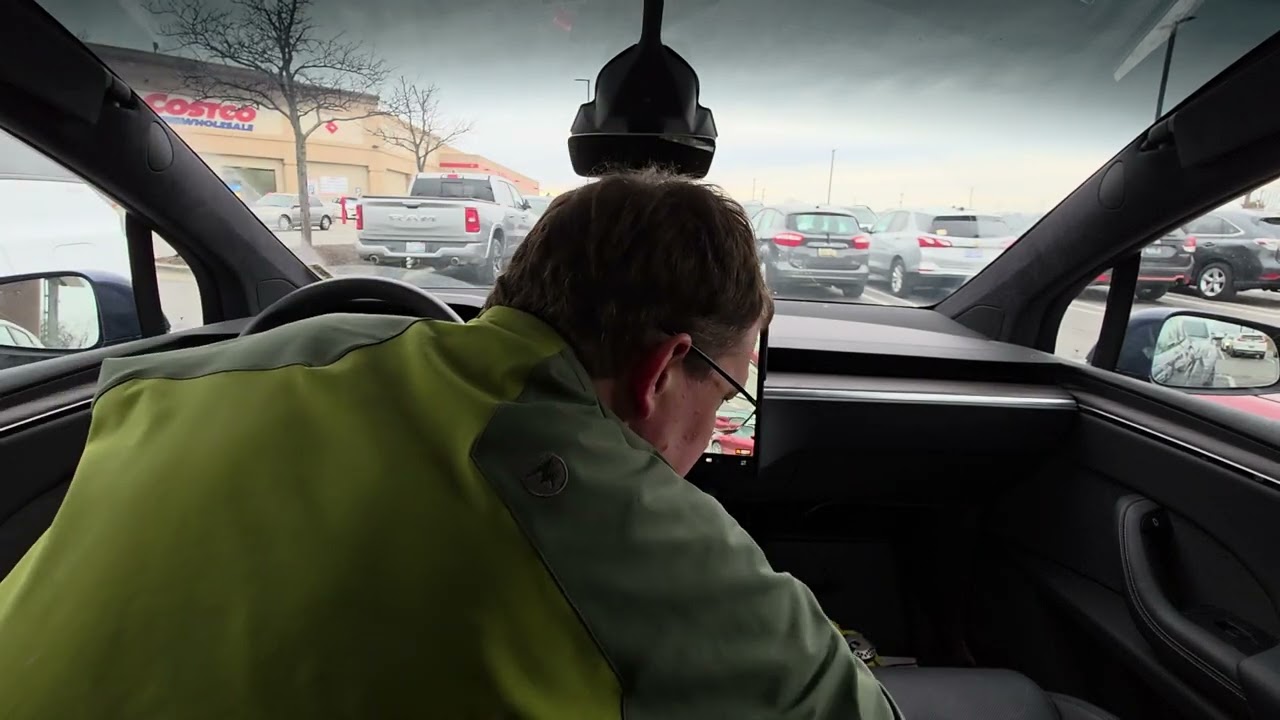 🚫 Tesla FSD 13.2.8 Struggles on Costco Run | Interventions Galore, but AutoPark Nailed It 🛒😬