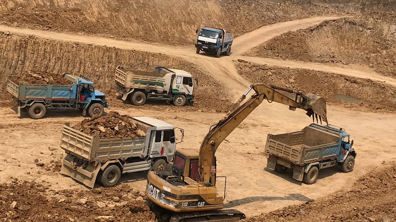 Watch These Giant Machines Move 500 TONS of Earth in Minutes