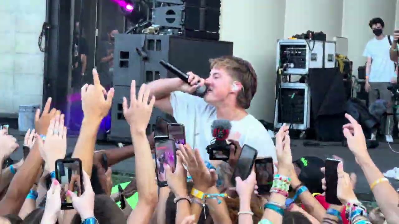 Surfaces Sunday Best Live at Lollapalooza
