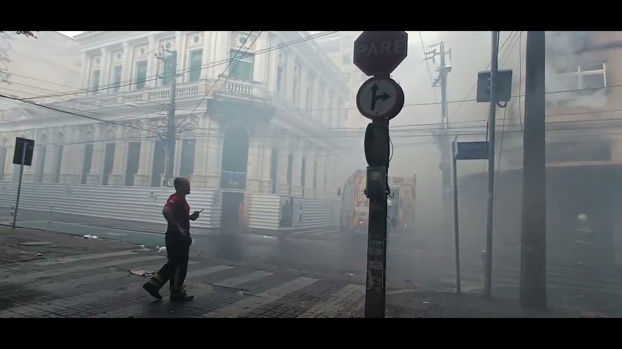 MÁS UM REGISTRO DE INCÊNDIO NO CENTRO DE FORTALEZA CEARÁ 
