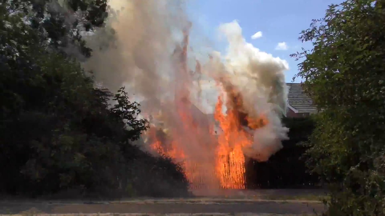 RAGING FLAMES!!!! Heatwave Field & Garden Fires - Northamptonshire Fire & Rescue