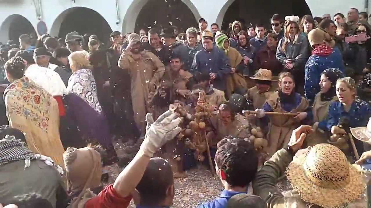 Peropalo 2013. El Ofertorio de las Calabazas. Mesa petitoria, ediles, calabaceros, oferentes.mp4
