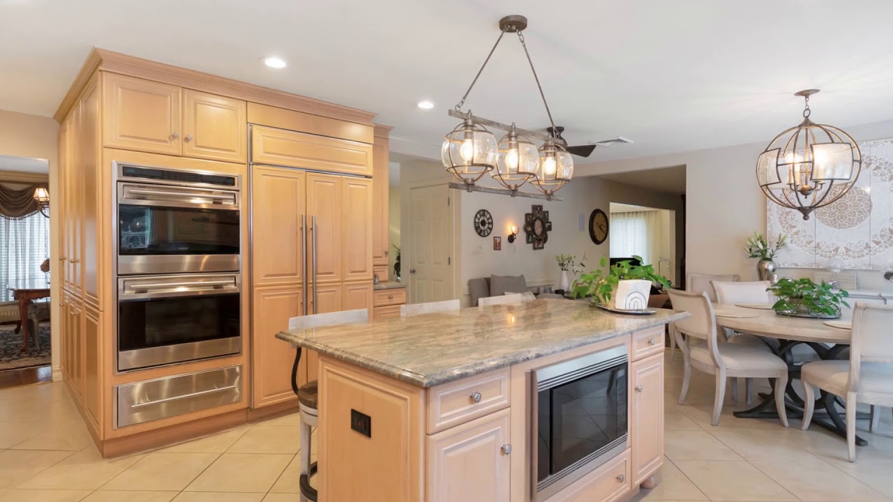 31 Cabriolet Lane, Melville, NY 11747