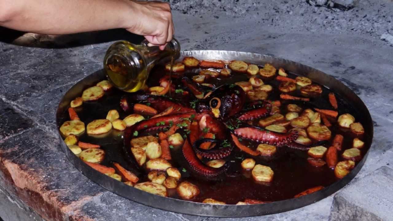 Croatian Traditional Cuisine - Octopus under ''peka'' (under the lid) - Hobotnica ispod peke