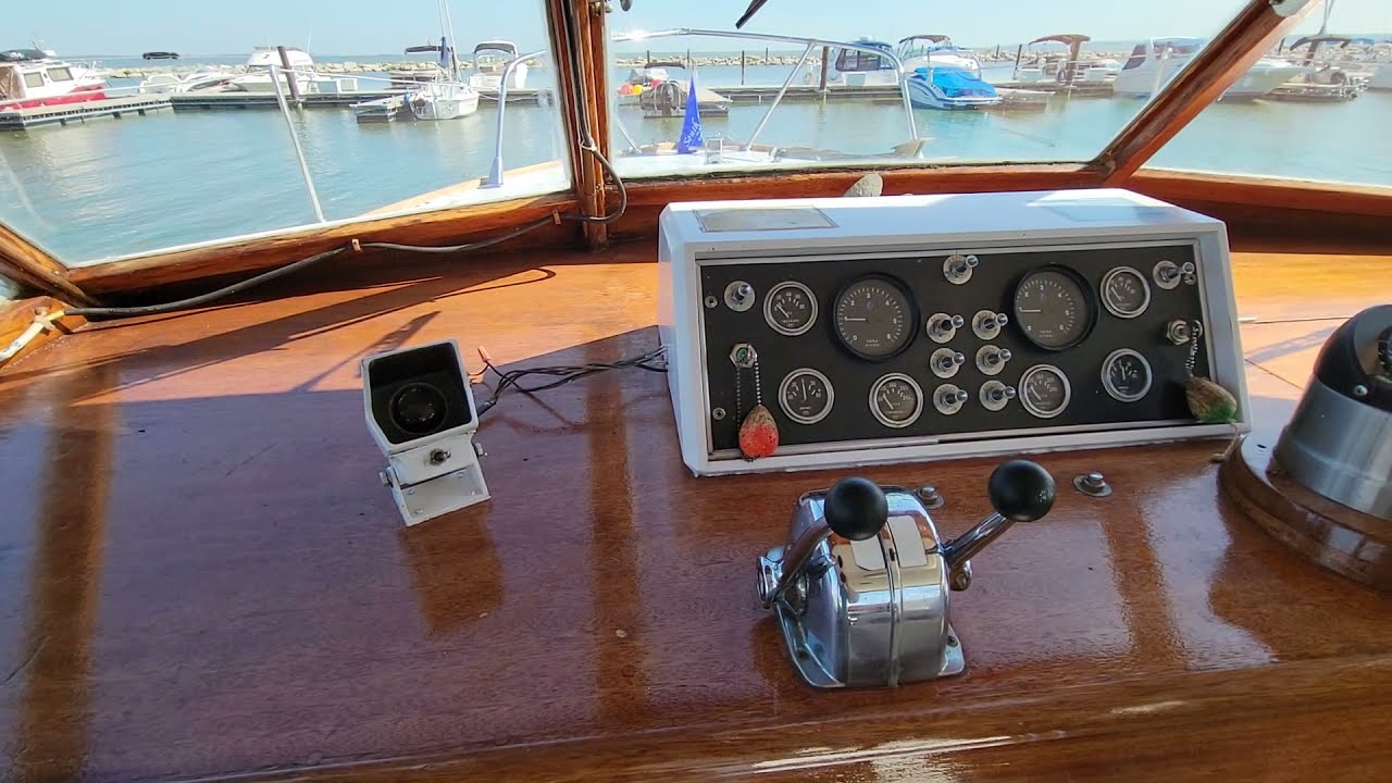 1963 Chris Craft Roamer 38' Offshore walk through.