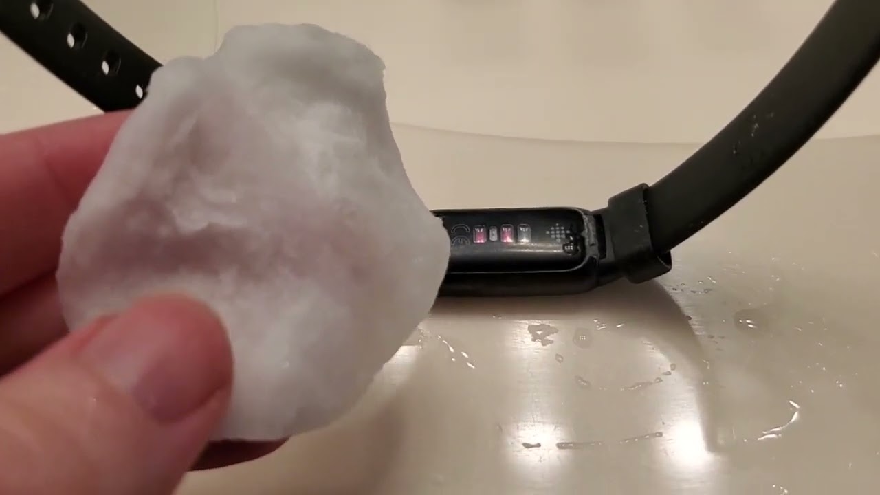 How Do I Clean My Fitbit Luxe? A Complete Guide and Demo