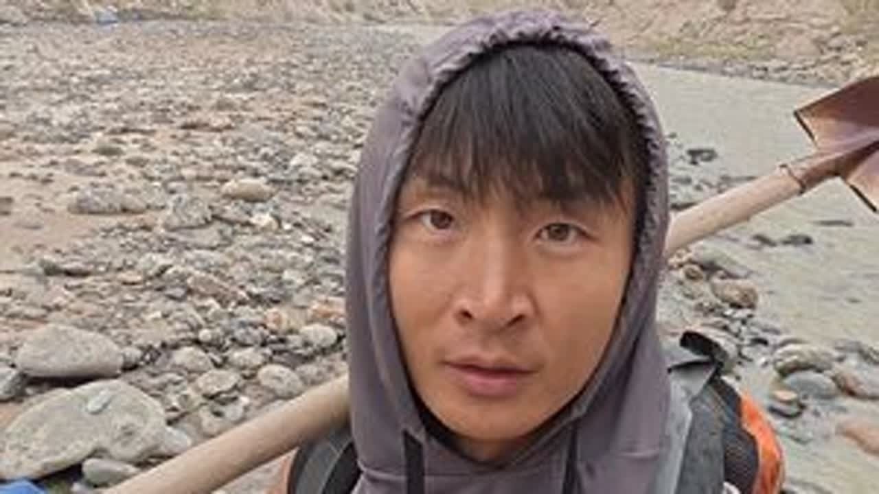 新疆捡玉，无人区吹沙尘暴了 整个帐篷里面全是沙子#户外捡石 #捡玉 #无人区 #记录真实生活
