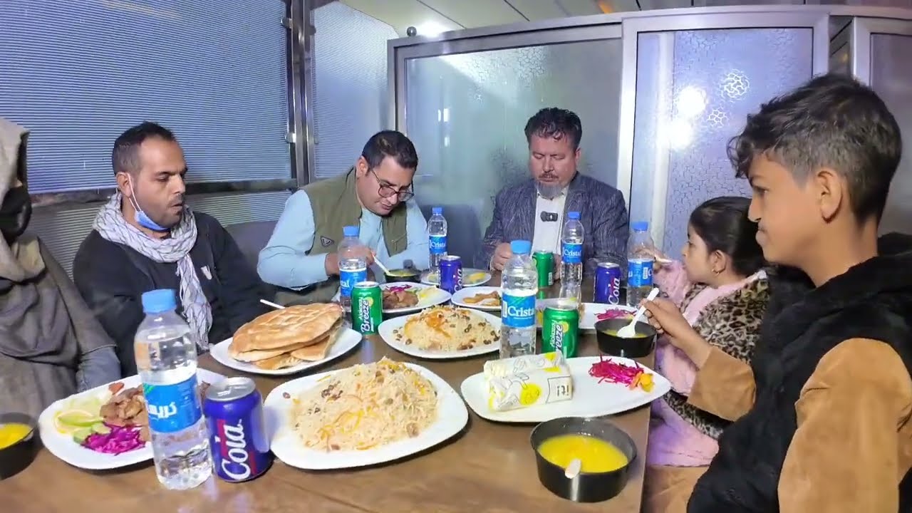 اشک ولبخند دعوت افطاری ویژه رستورانت برگ برای خانواده موفق 