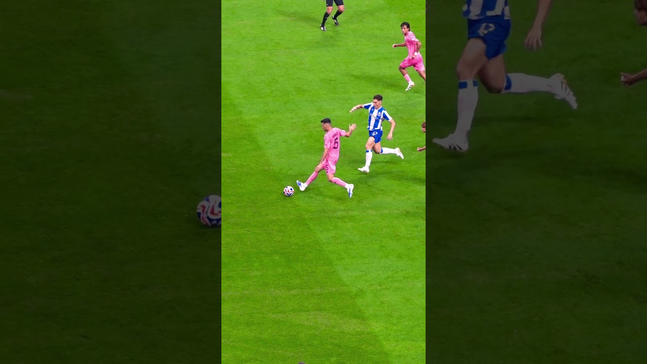 Another Busquets midfield masterclass. 🪄