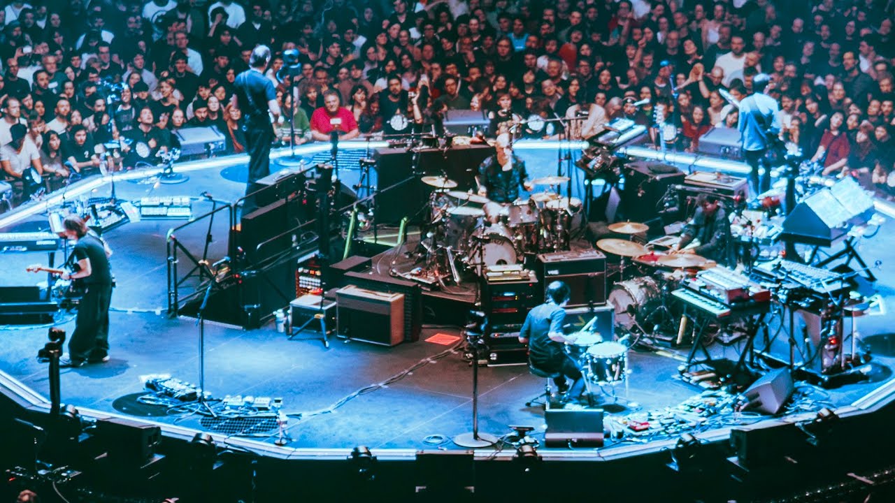 Radiohead - Day 3 live at Uber Arena, Berlin, 11/12/2025 (stage overview)