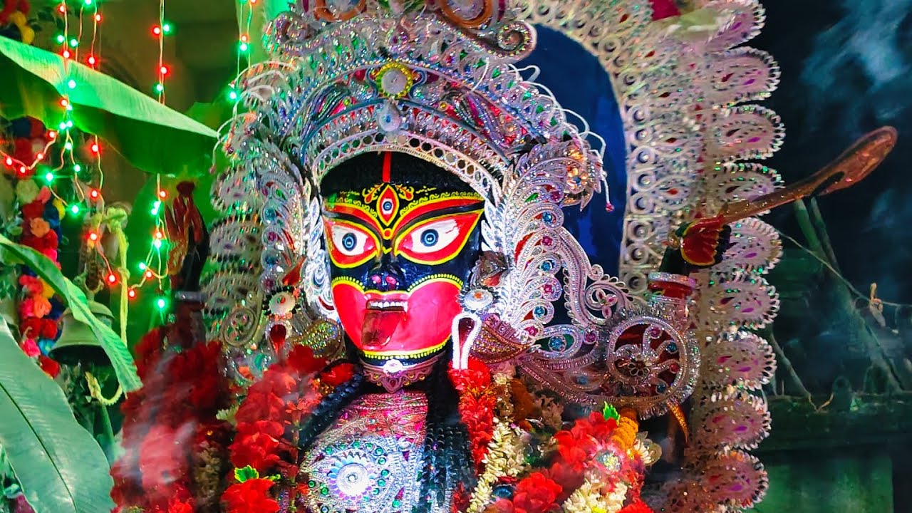 গ্রামের বাড়িতে মা কালী পুজো সবাই খুব আনন্দ করলাম ।