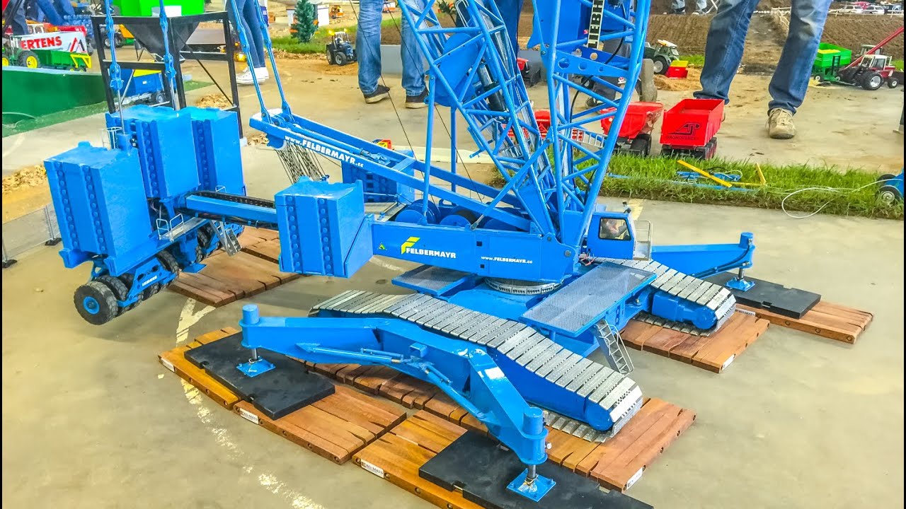 Stunning GIANT RC crane builds a wind power plant!