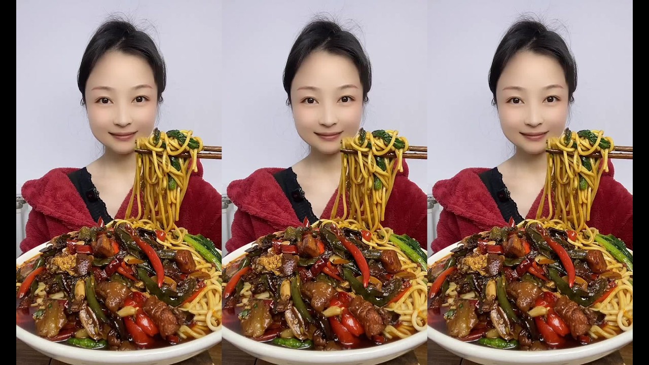 CHINESE MUKBANG SWEETFOOD,CAKE EATING SHOW EATING SPICY NOODLES YummyMukbang