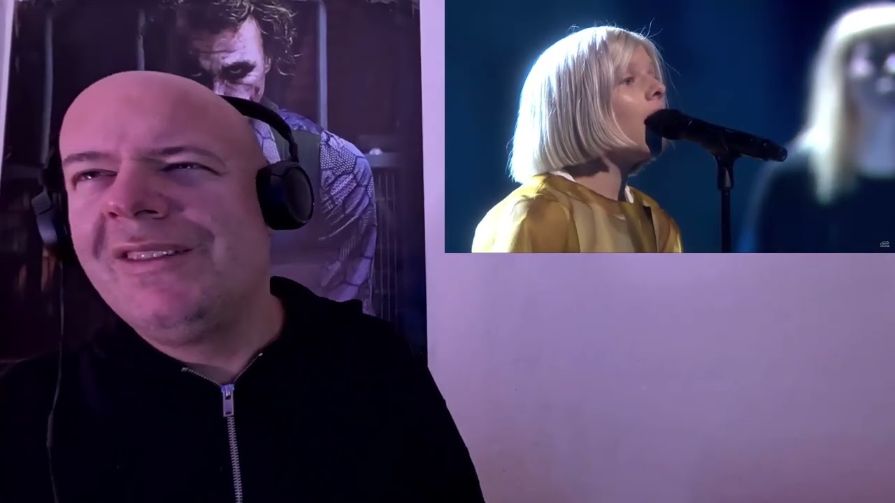Singer reacts to AURORA - RUNAWAY  Live 2015