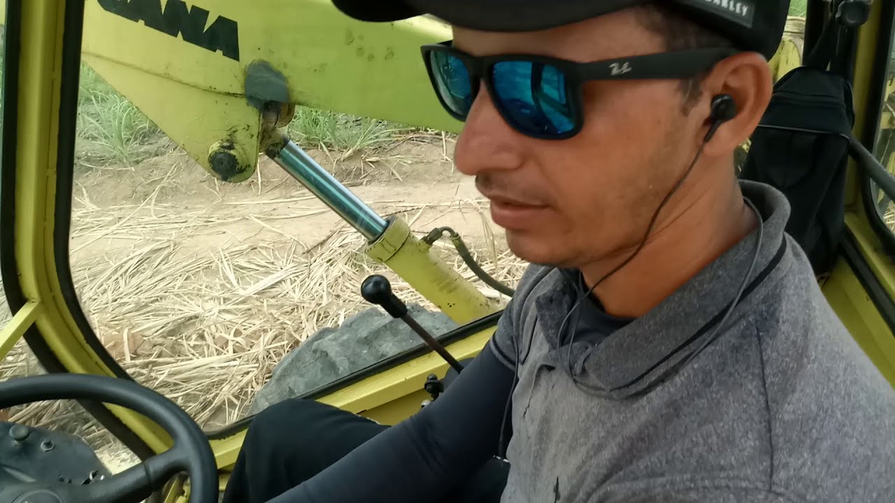 ensinando os movimentos do implemento #MOTOCANA #BM85 #VALTRA