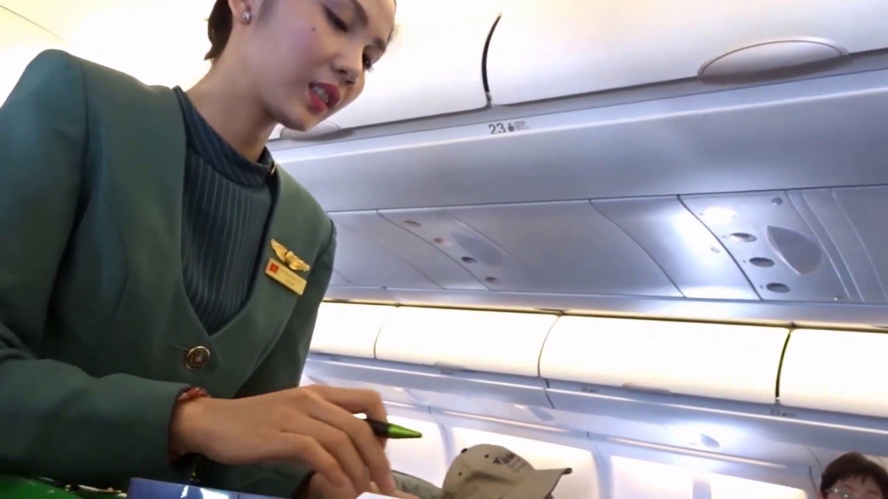 2./ Việt Kiều: Hân Hoan trên Máy Bay Eva từ Tapei trước khi Đáp Xuống Tân Sơn Nhất
