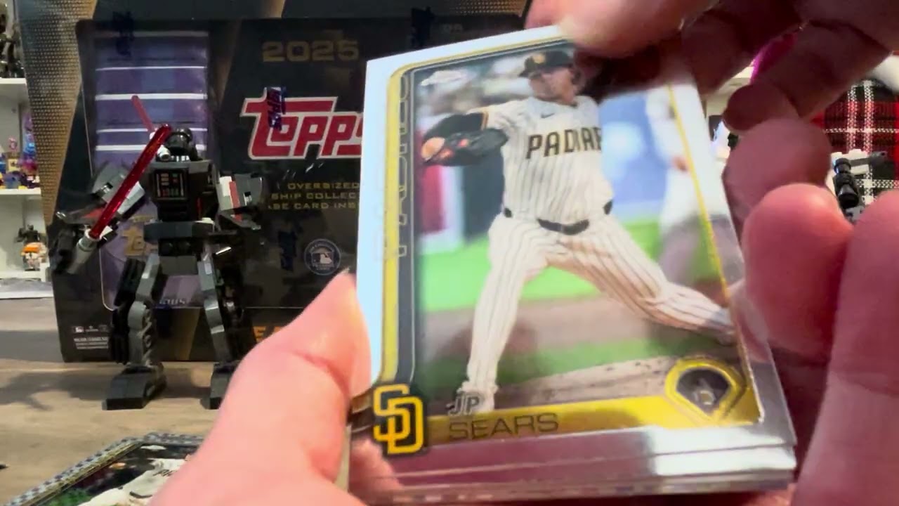 What’s in the box? Can we get something? Good 2025 Topps update chrome mega box!
