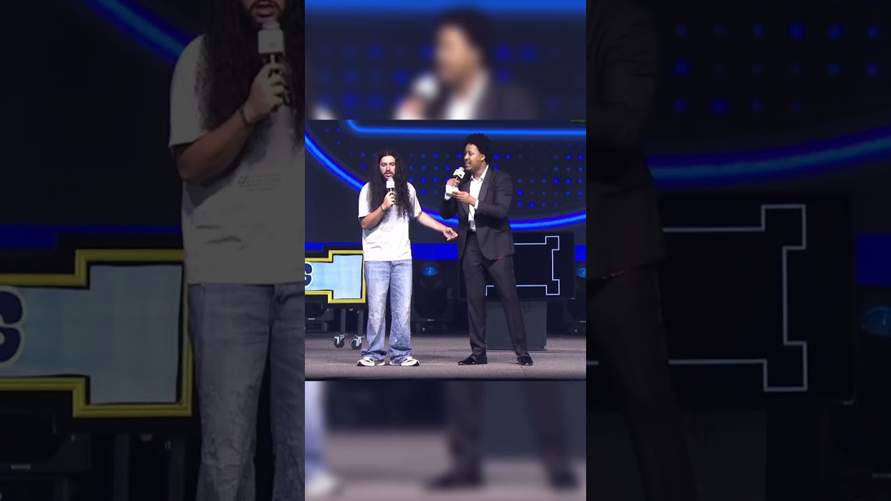 Тони продаёт на Dreamcon'е Family Feud