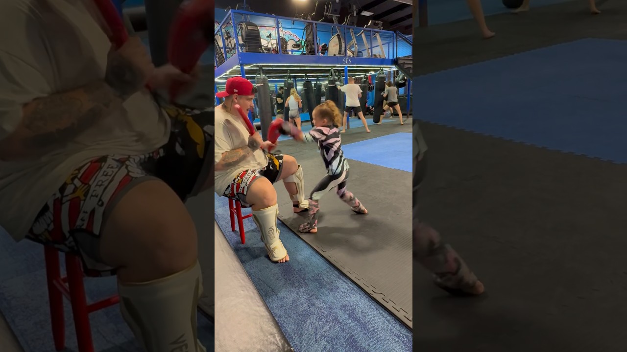 6-year-old girl boxing #boxing #boxingtraining #kidboxing #girlboxing #kidsofyoutube #training #ufc