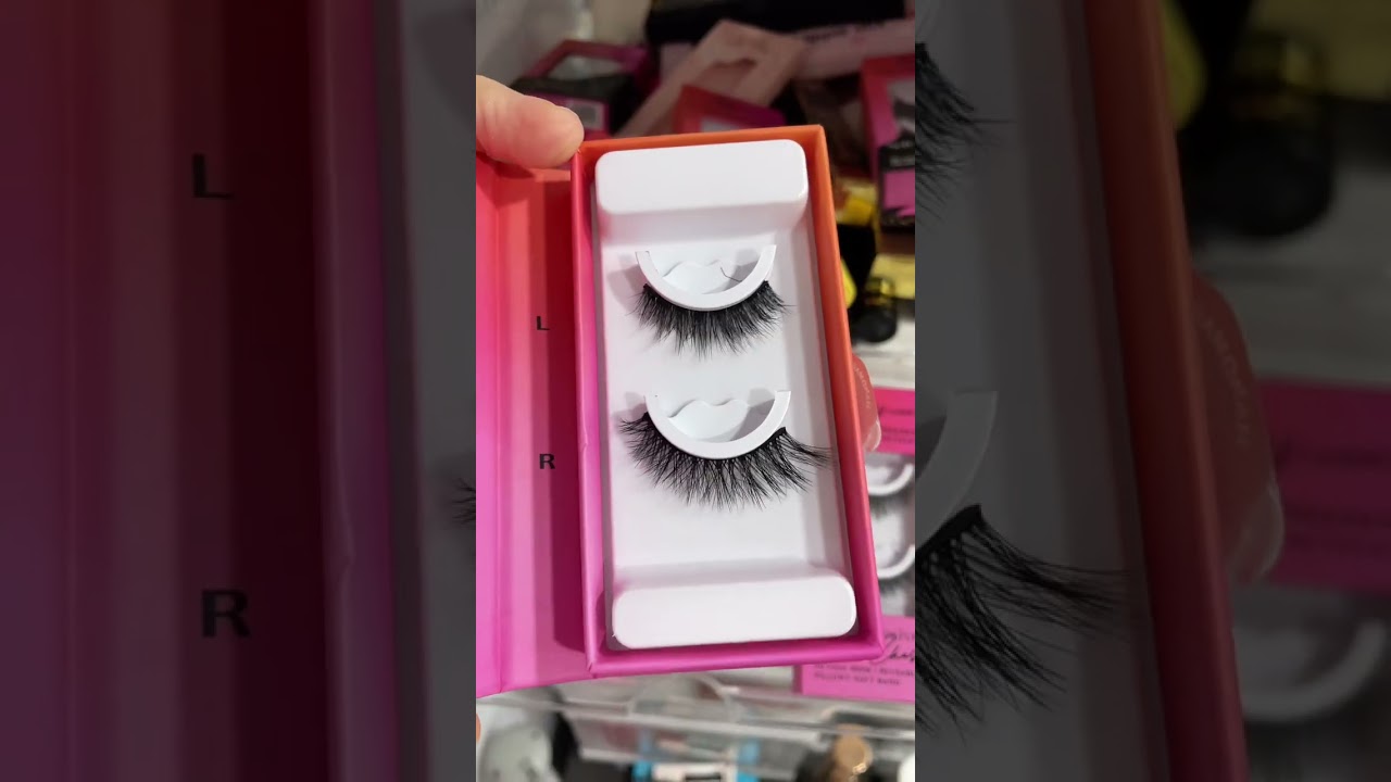 Self Adhesive No Glue Lashes TrendSetter from Lashes 