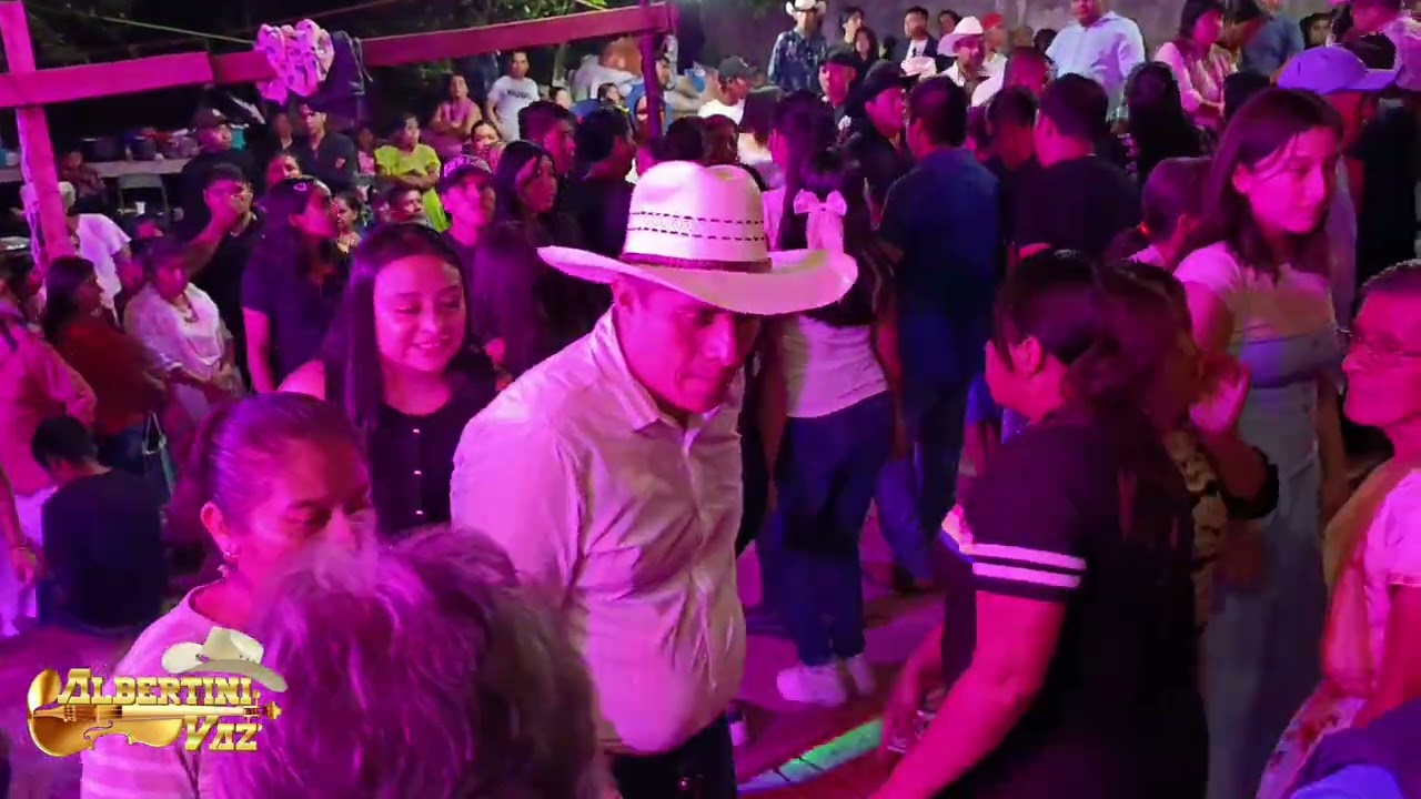 TRIO HUAPANGUEROS IMPONENTES: El toro requesón y el borracho. Zozocolco de Hgo Ver 