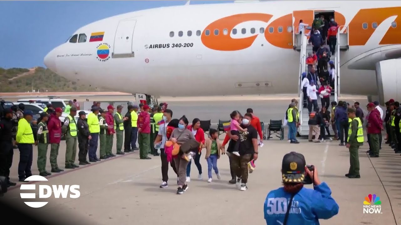 WATCH: Venezuelan Migrants Deported from U.S. Arrive in La Guaira &mdash; Emotional Homecoming | AC15