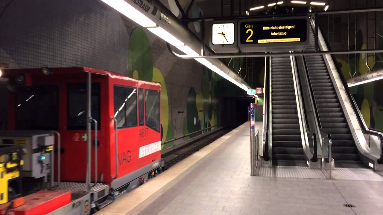Arbeitszüge auf der U-Bahn Nürnberg: Spenozug mit Begleitzügen...