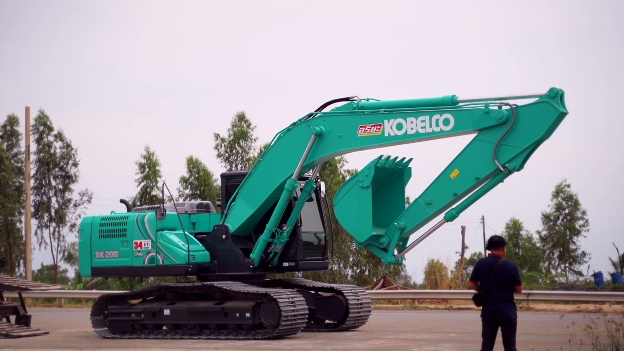 บรรยากาศการส่งรถ KOBELCO By อริยะอีควิปเม้นท์