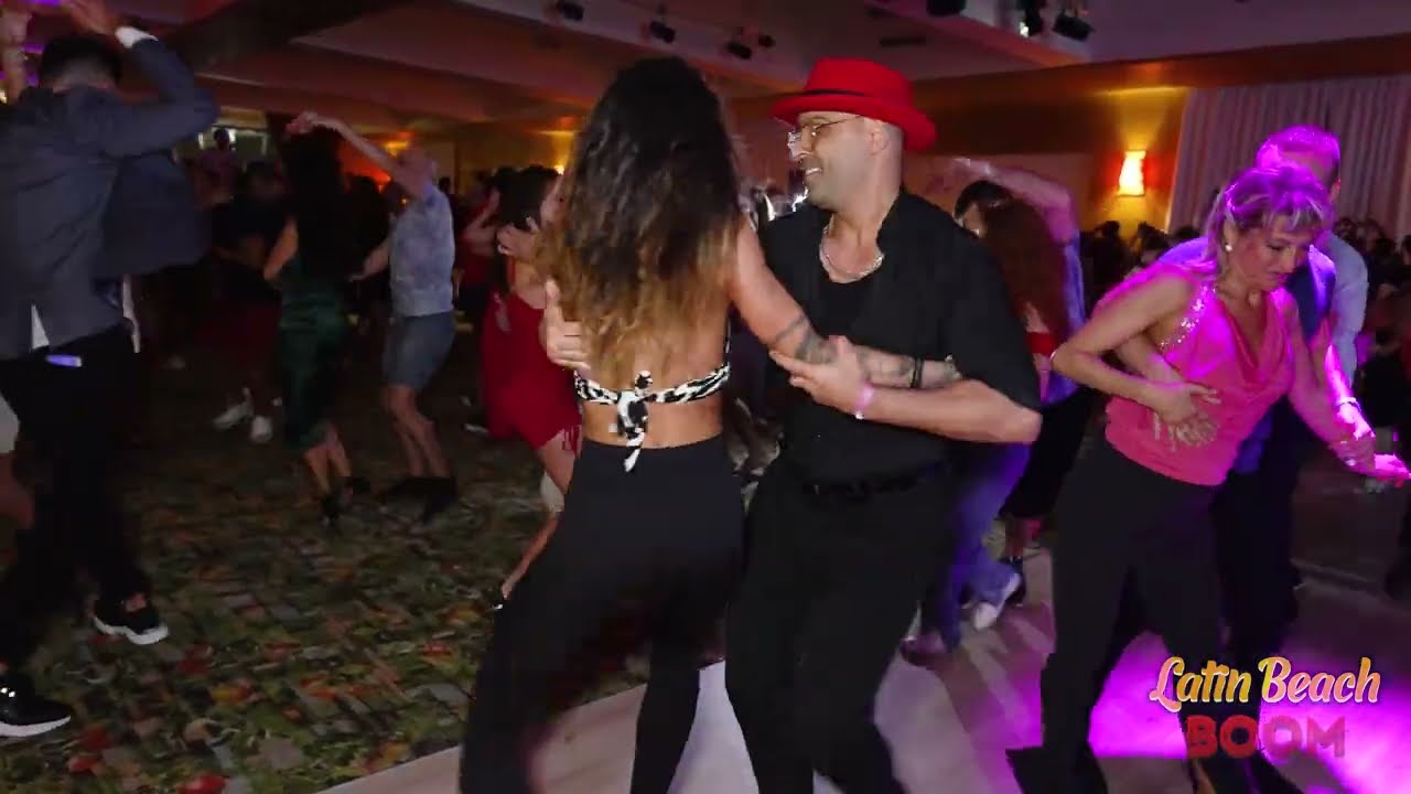 Sexy bachata  - Fadi Fusion & Nikoleta at #LatinBeachBOOM 2022💥