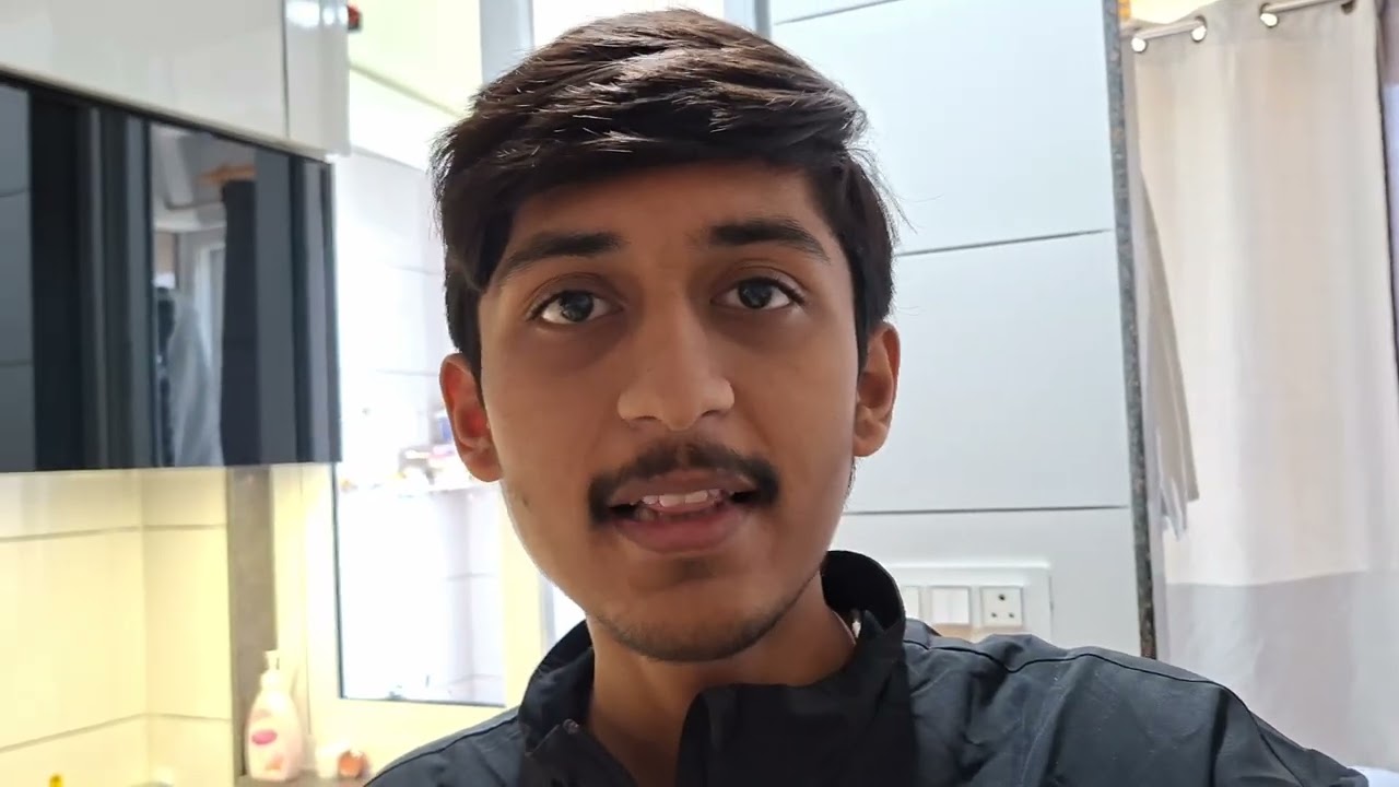 Aaj ghar pe bani chocolate strawberry 