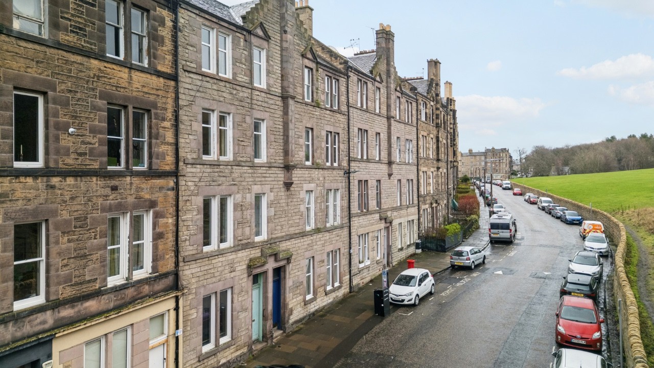 KNIGHT BAIN - 37/5 Royal Park Terrace, Edinburgh, EH8 8JA