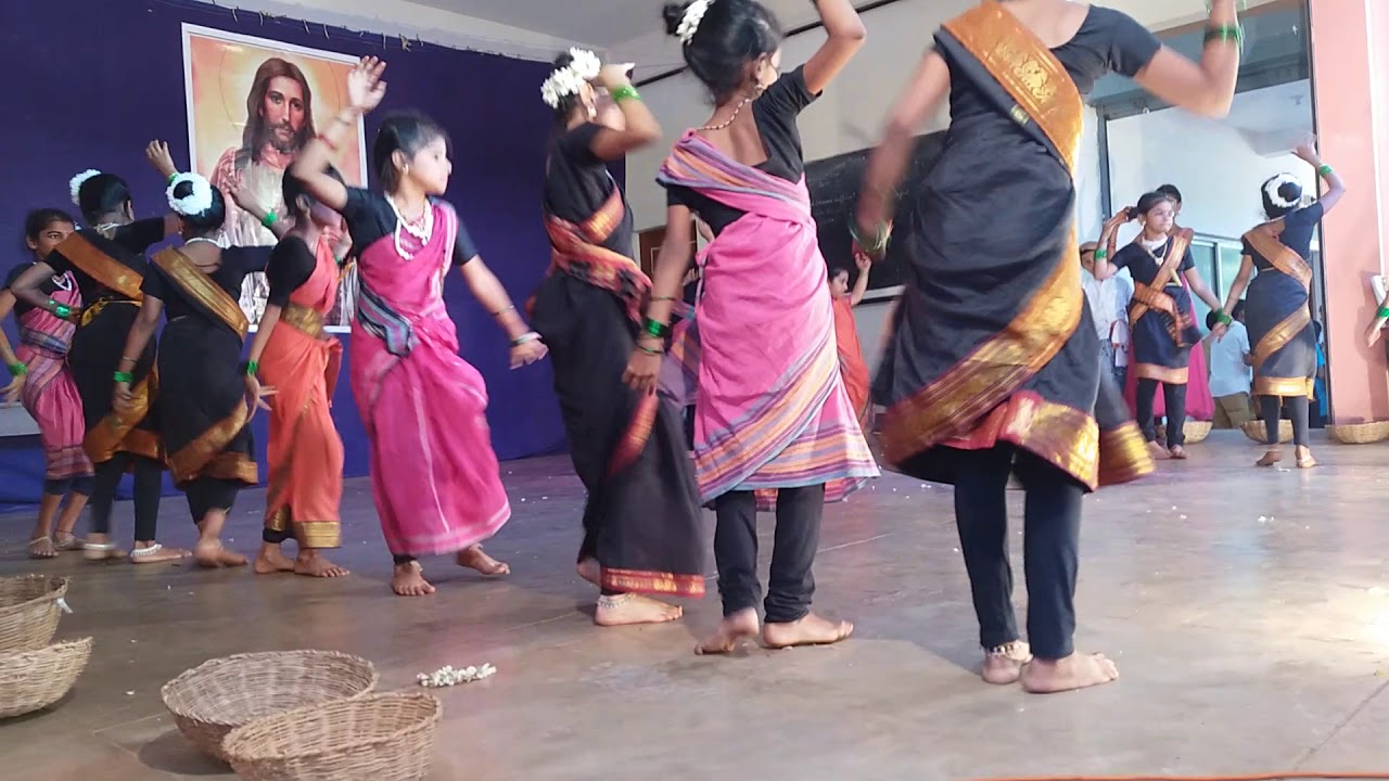 F s k English medium school perdoor dance from 4th girls