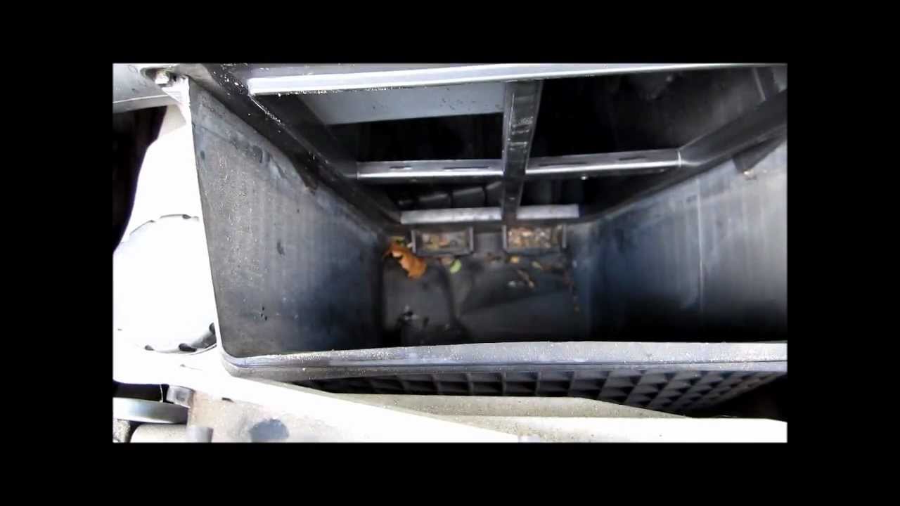 TUTO (1/2) remplacement filtre à air Renault Mégane 2 (air filter replacement)