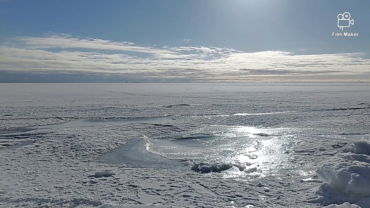 Bonne Saint Valentin, je marche sur la mer Baltique en Finlande. Walking on the Baltic sea, Finland