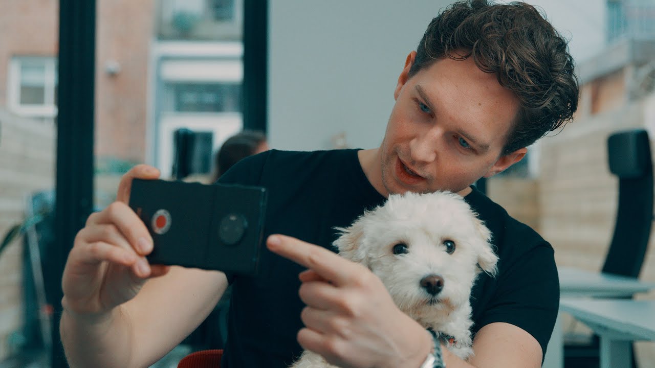 RED Hydrogen One: A Glassless 3D Look Into The Future