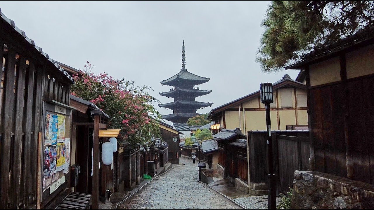 4K ASMR  Rainy Sannenzaka, Kyoto Morning Walk | Kyoto Traditional Streets, Temples. Sounds of rain