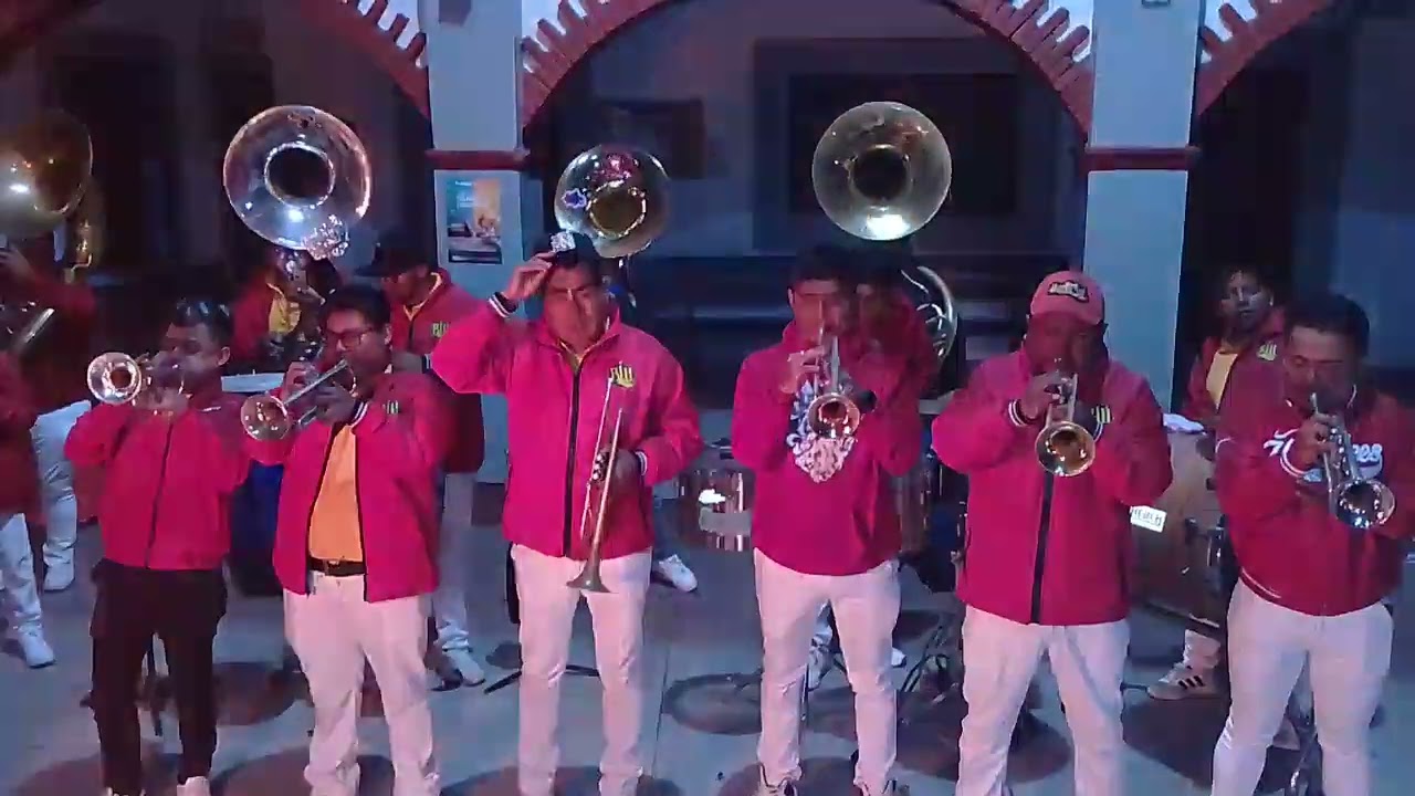 Y VAMOS CON EL VUELO DEL ABEJORRO POR QUE ESTO SE SALIO DE CONTROL EN LA MUERTEADA DE LOS VIEJONES 