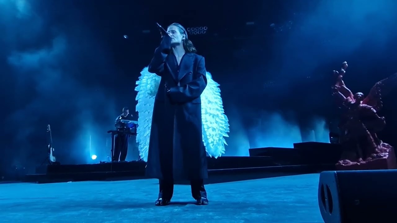 Christine and the Queens - Lick the light out & To be honest - Live Nuits de Fourvière 06.06.2023