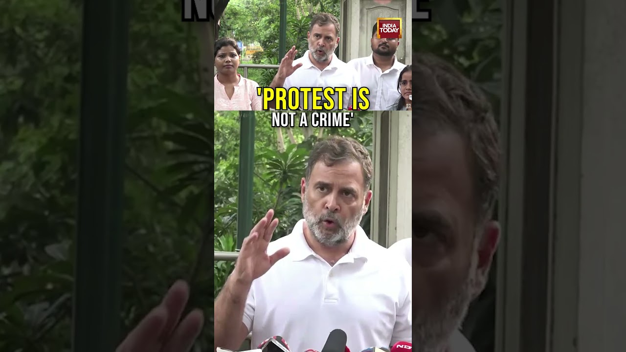 Rahul Gandhi Meets Young Protesters, Calls India&rsquo;s Education System &lsquo;Collapsing&rsquo; #rahulgandhi #neet