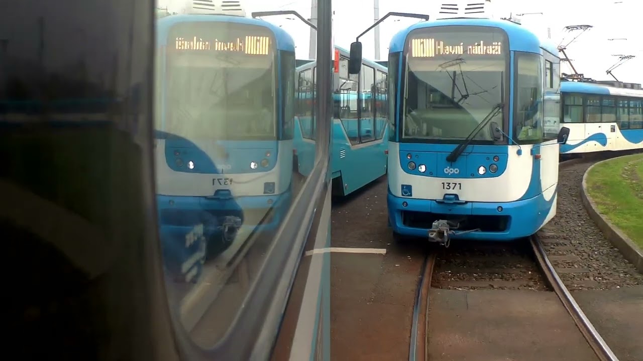 Ostravské tramvaje: zrcadlení na Dubině