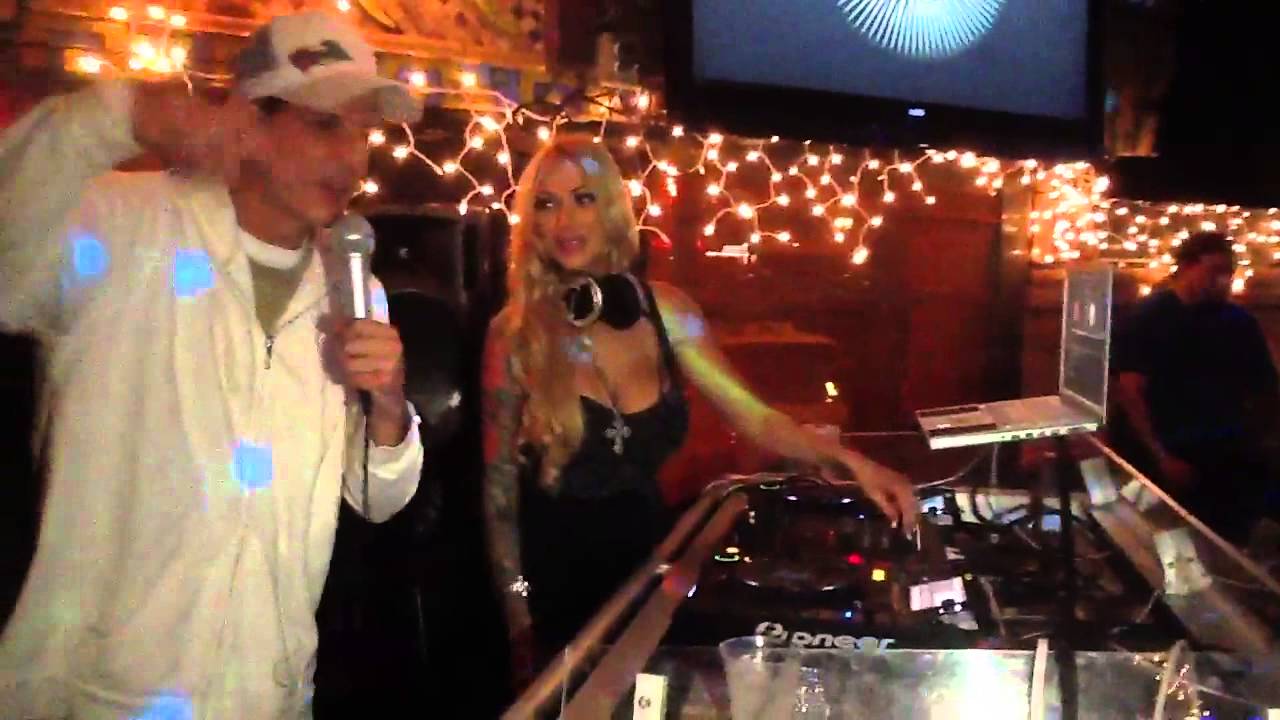 Downtown Update: DJ Megan Daniels @ Sharkeez Newport!